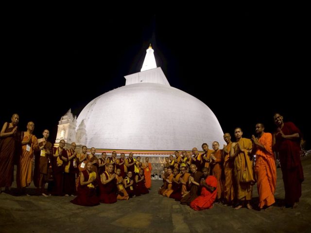ศรีลังกา : จากป่าวิเวก สู่รากเหง้าพระไตรปิฎก และพิธีเปิดใต้ต้นพระศรีมหาโพธิ์
